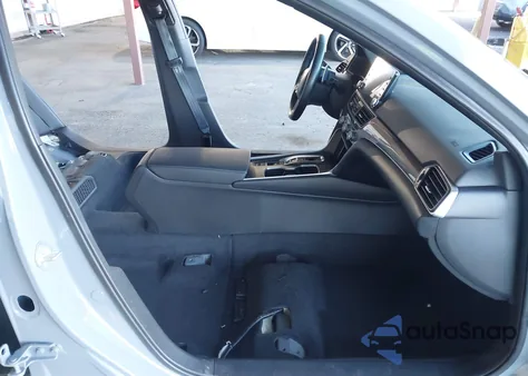 2022 Honda Accord Hybrid Sport z USA, uszkodzony, nr VIN 1HGCV3F22NA044626